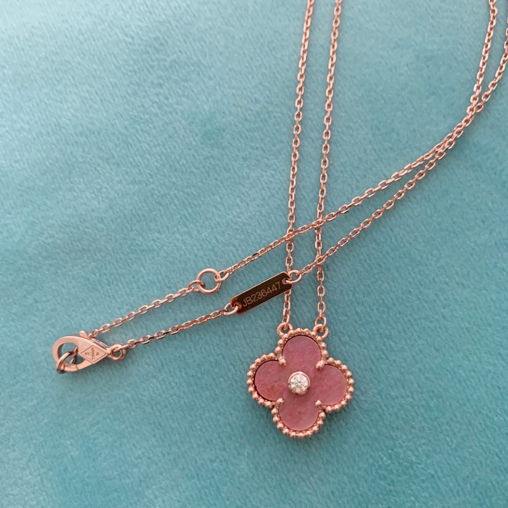 VCA Van Cleef 2021 limited edition pendant Alhambra necklace